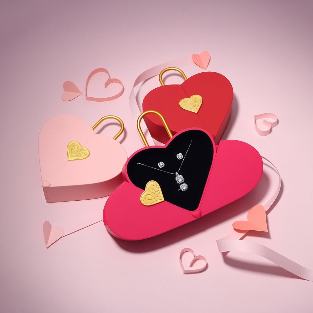 Para la mujer más importante de tu vida — joyas que brillan como ella.